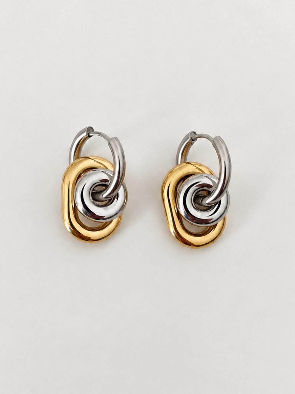 18K Gold Plated Two-Tone Hoop Earrings With Oval hoop drops
